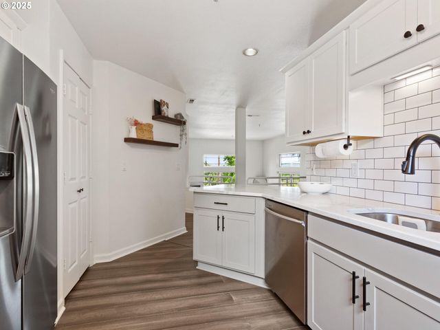 12130 Ne FREMONT St 4, Portland, OR 97220