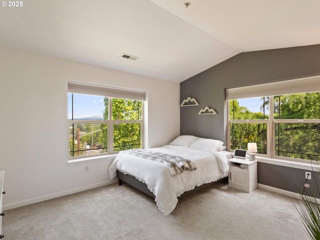 12130 Ne FREMONT St 4, Portland, OR 97220