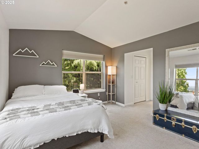 12130 Ne FREMONT St 4, Portland, OR 97220