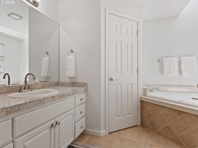 12130 Ne FREMONT St 4, Portland, OR 97220