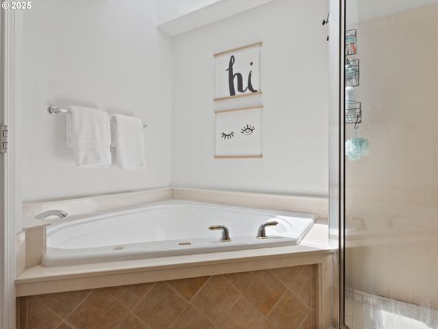 12130 Ne FREMONT St 4, Portland, OR 97220