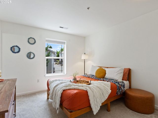 12130 Ne FREMONT St 4, Portland, OR 97220