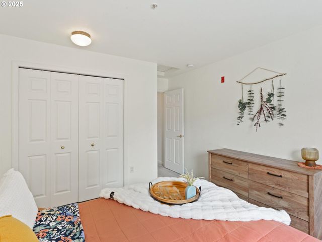 12130 Ne FREMONT St 4, Portland, OR 97220