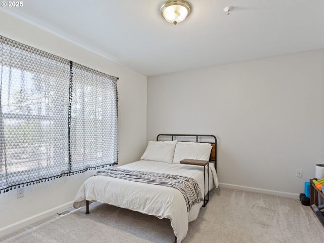 12130 Ne FREMONT St 4, Portland, OR 97220