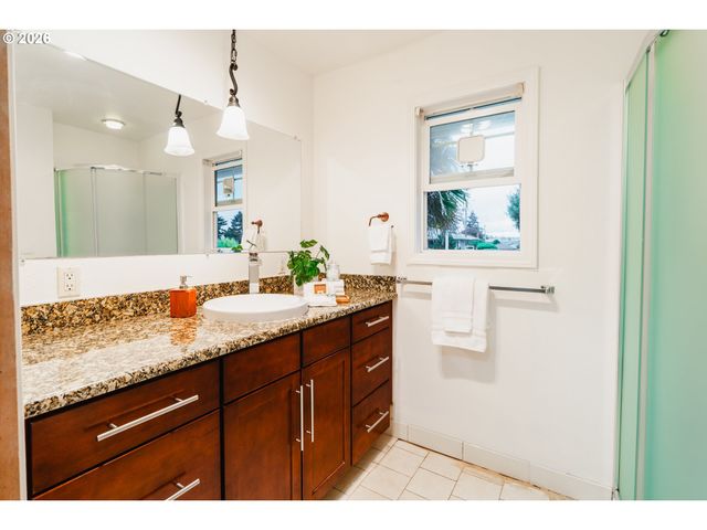 3812 Ne 134TH Ave, Portland, OR 97230