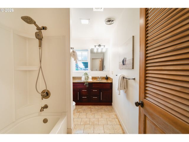 3812 Ne 134TH Ave, Portland, OR 97230