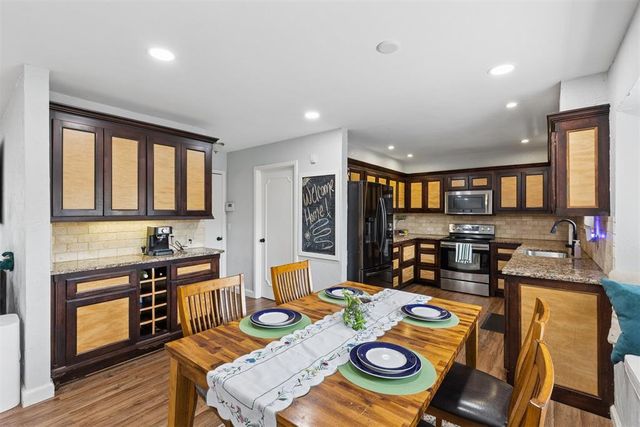 6904 Saint Mary's Place, Oklahoma City, OK 73132