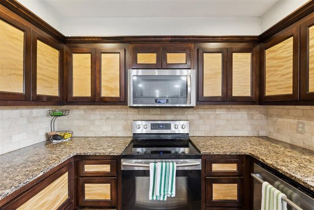 6904 Saint Mary's Place, Oklahoma City, OK 73132