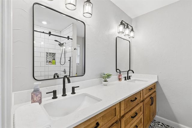 6904 Saint Mary's Place, Oklahoma City, OK 73132
