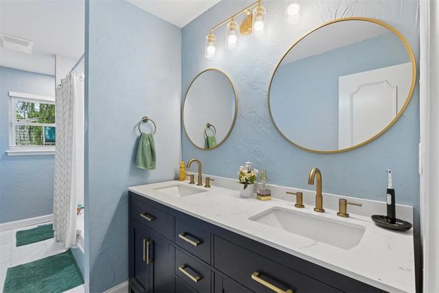 6904 Saint Mary's Place, Oklahoma City, OK 73132