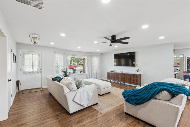 6904 Saint Mary's Place, Oklahoma City, OK 73132