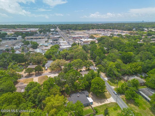 808 Courthouse Road, Gulfport, MS 39507