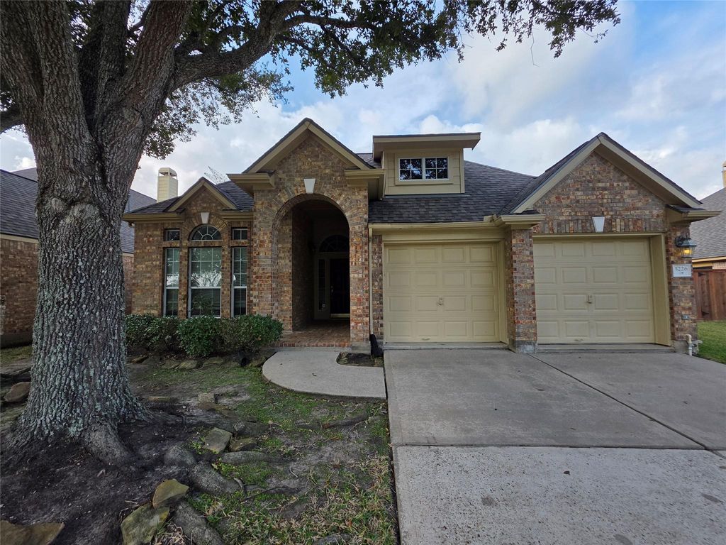 5226 Cottonwood Creek Lane, League City, TX 77573