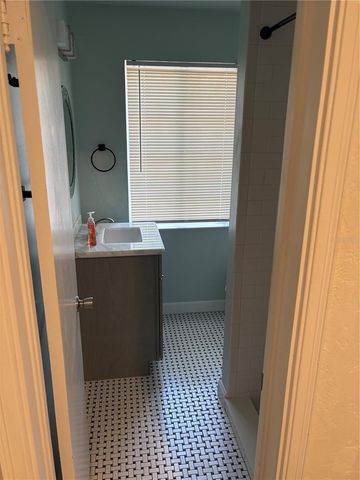 706 NW 20TH STREET, Gainesville, FL 32603