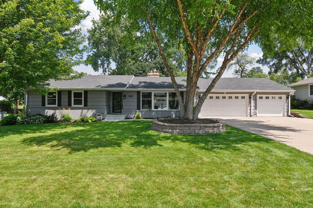 5921 Grimes Avenue S, Edina, MN 55424