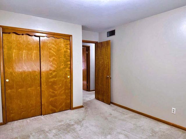 200 ROCKINGHAM DR, Columbia, MO 65203