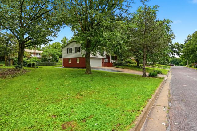 200 ROCKINGHAM DR, Columbia, MO 65203