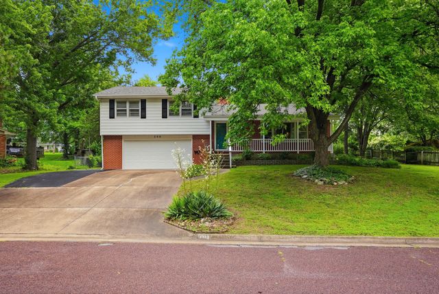 200 ROCKINGHAM DR, Columbia, MO 65203