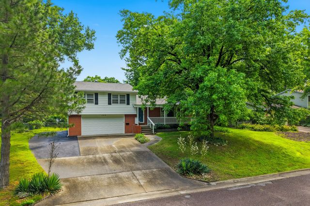200 ROCKINGHAM DR, Columbia, MO 65203