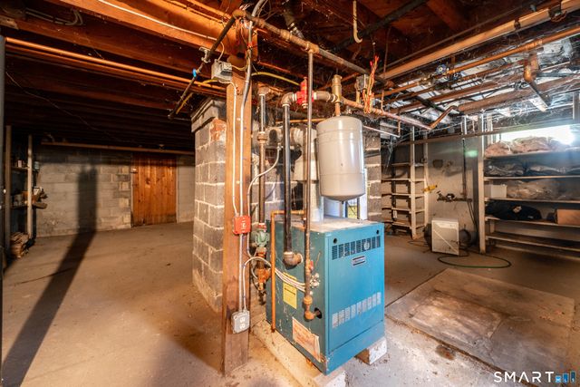 1 Reservoir Road, Newtown, CT 06470