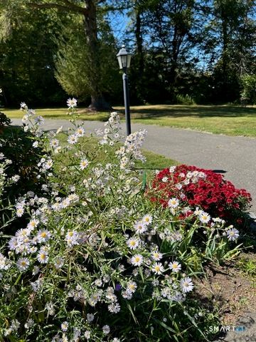 1 Reservoir Road, Newtown, CT 06470