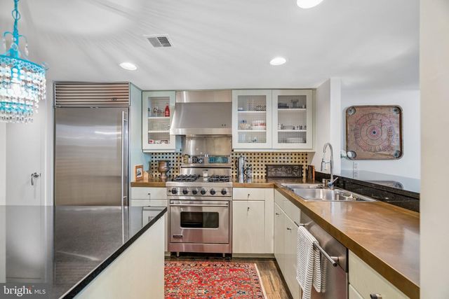 16 SAINT JAMES CT, Philadelphia, PA 19106