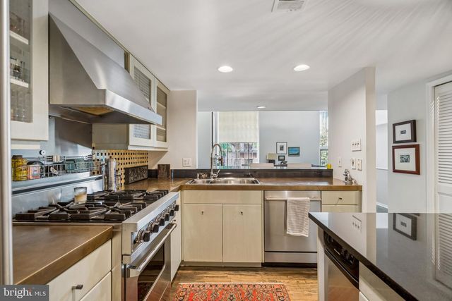 16 SAINT JAMES CT, Philadelphia, PA 19106