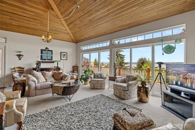 615 NE 4th Street, Coupeville, WA 98239