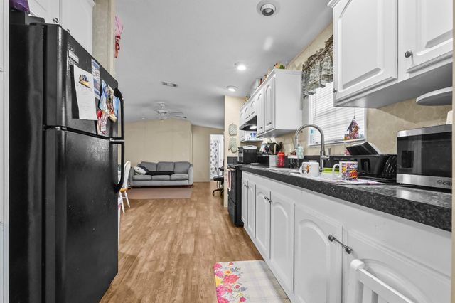 8333 SE Sandy Lane, Hobe Sound, FL 33455