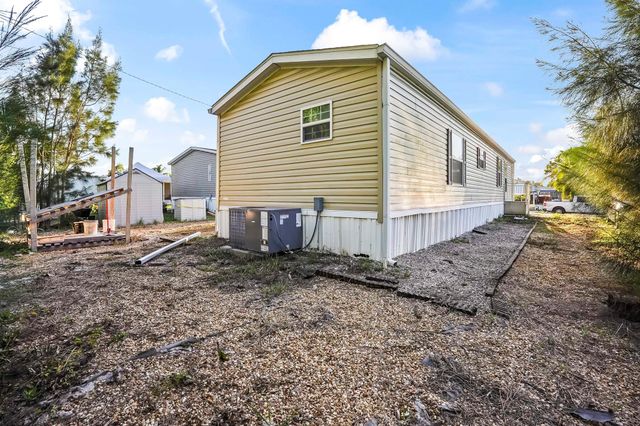 8333 SE Sandy Lane, Hobe Sound, FL 33455