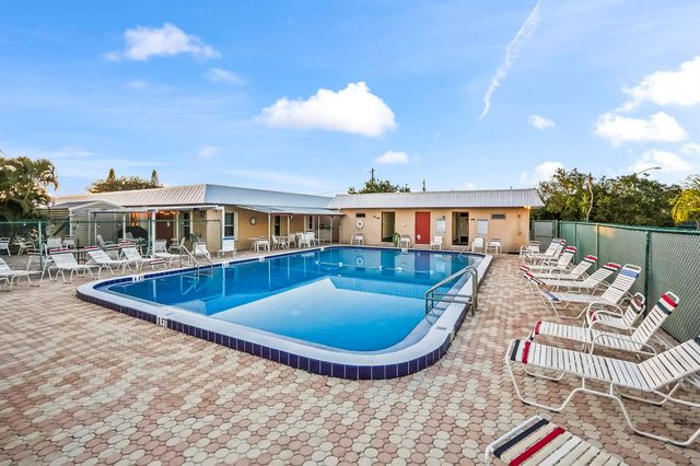 8333 SE Sandy Lane, Hobe Sound, FL 33455