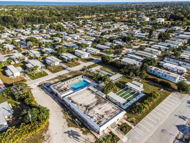 8333 SE Sandy Lane, Hobe Sound, FL 33455