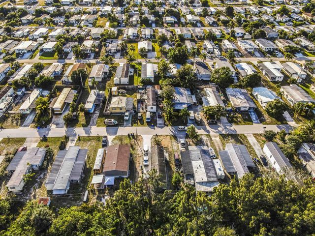 8333 SE Sandy Lane, Hobe Sound, FL 33455