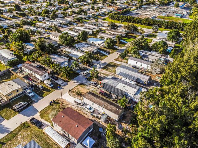 8333 SE Sandy Lane, Hobe Sound, FL 33455