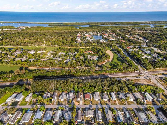 8333 SE Sandy Lane, Hobe Sound, FL 33455