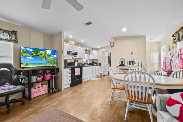 8333 SE Sandy Lane, Hobe Sound, FL 33455