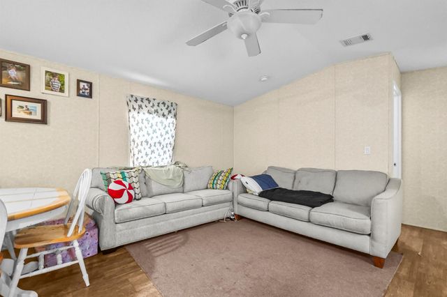 8333 SE Sandy Lane, Hobe Sound, FL 33455