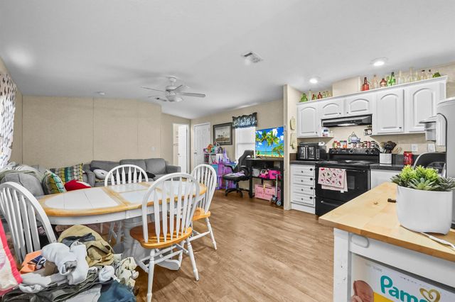 8333 SE Sandy Lane, Hobe Sound, FL 33455