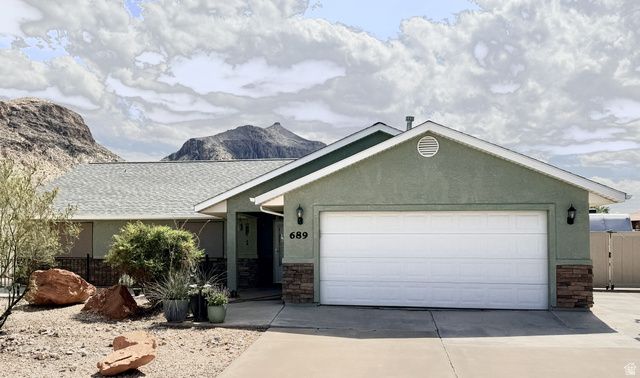 689 W 2050 S, Hurricane, UT 84737