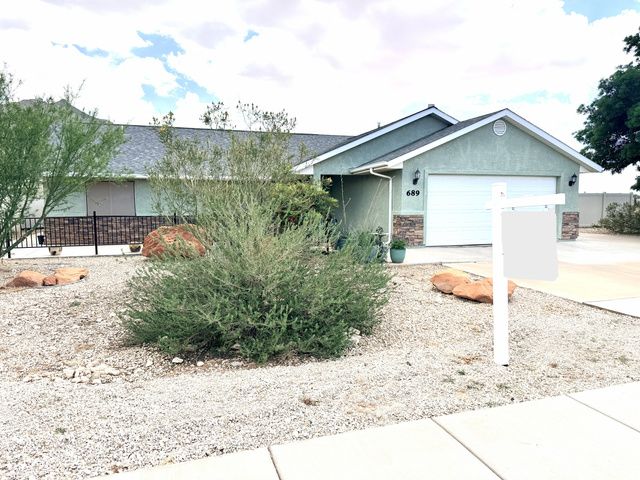 689 W 2050 S, Hurricane, UT 84737