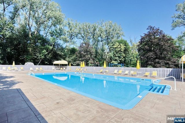 342 Pond Court 9C, Twp Of Washington, NJ 07676