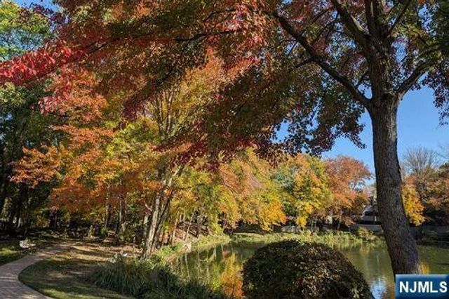 342 Pond Court 9C, Twp Of Washington, NJ 07676