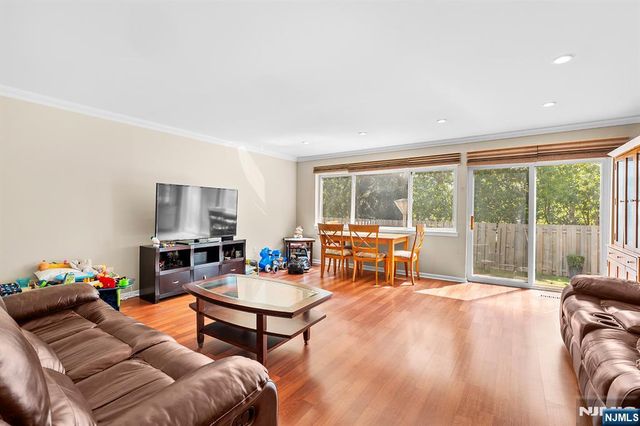 342 Pond Court 9C, Twp Of Washington, NJ 07676