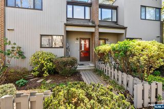 342 Pond Court 9C, Twp Of Washington, NJ 07676