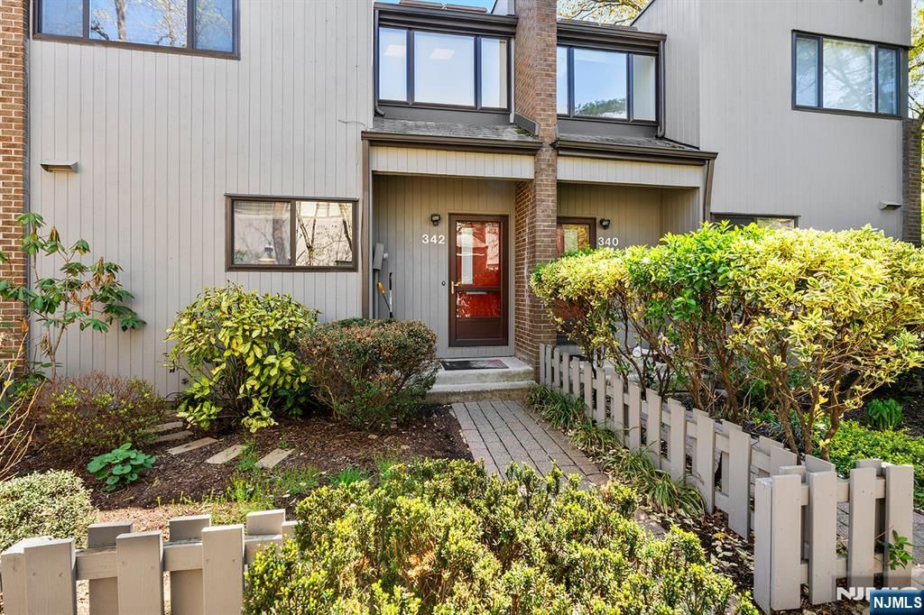 342 Pond Court 9C, Twp Of Washington, NJ 07676