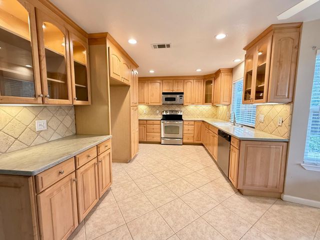 1617 Chaparral Way, Stockton, CA 95209