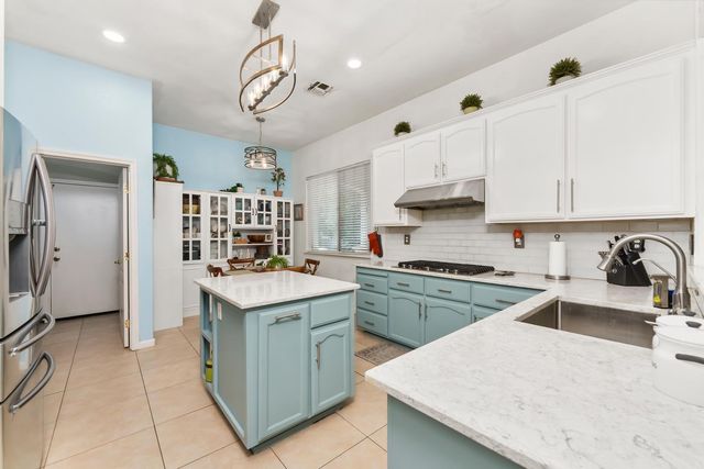 7951 Bothwell Dr, Sacramento, CA 95829