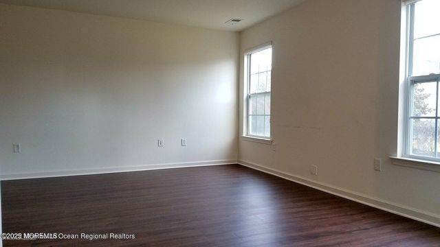 11 Hawthorne Drive, Tinton Falls, NJ 07753