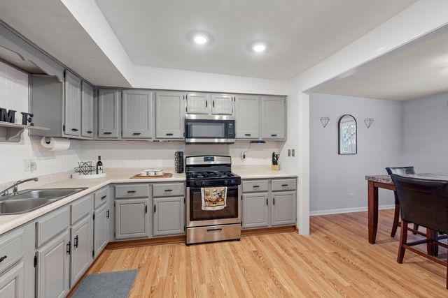 16345 Brementowne Drive, Tinley Park, IL 60477