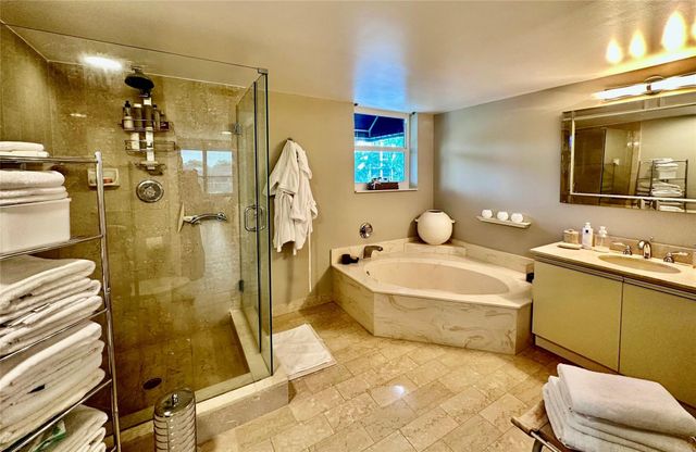 7582 Regency Lake Drive, Boca Raton, FL 33433